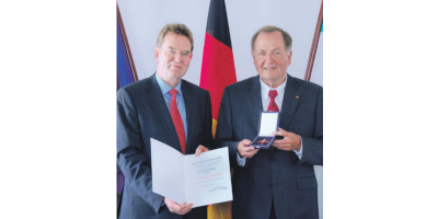 Prof. em. Dr. Hans-Günter Rolff erhält das Bundesverdienstkreuz 1. Klasse